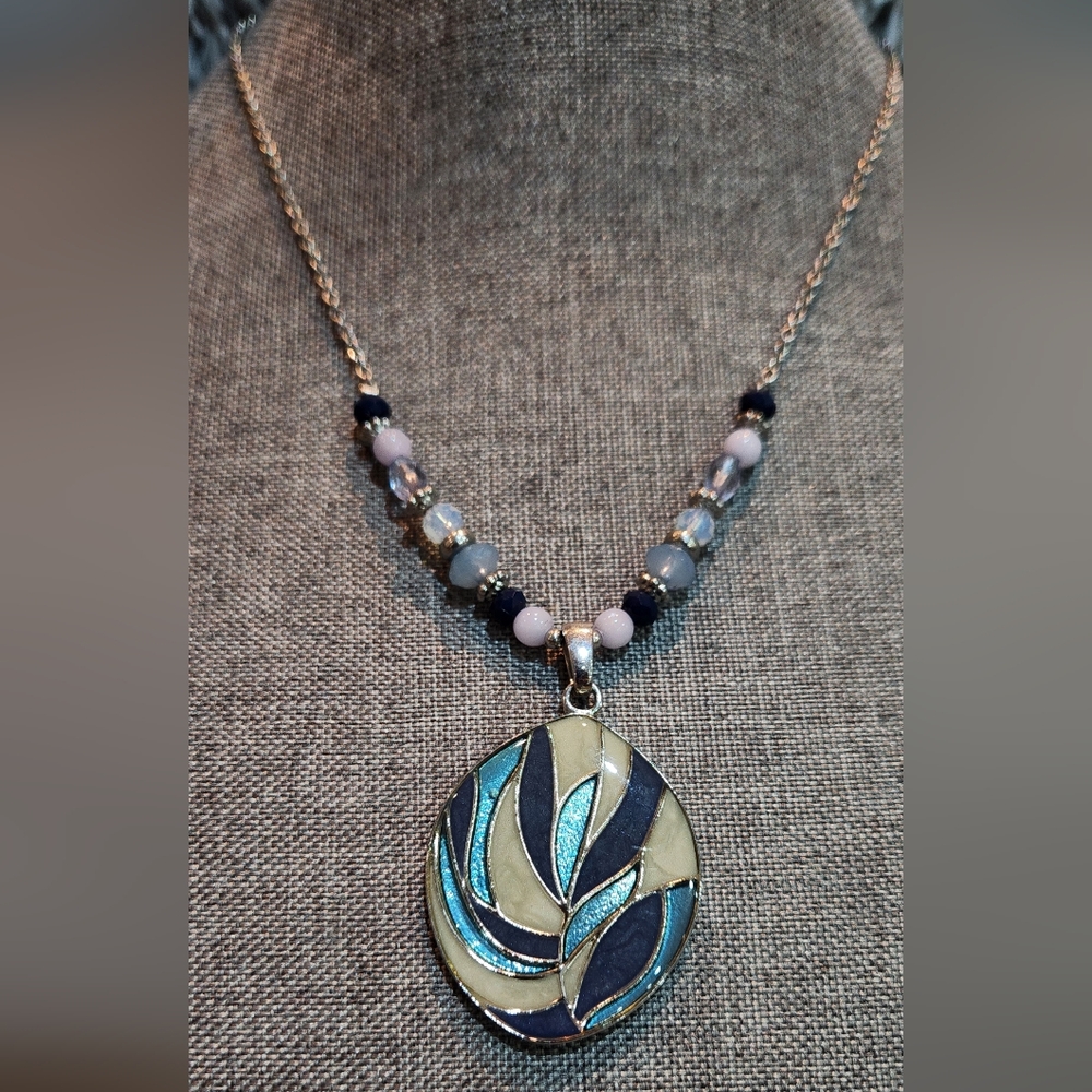 Elegant Blue and Silver Pendant Necklace